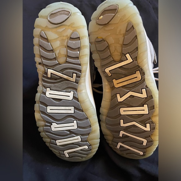 Used cool grey Jordan 11 size 1.5Y no box - Picture 7 of 7